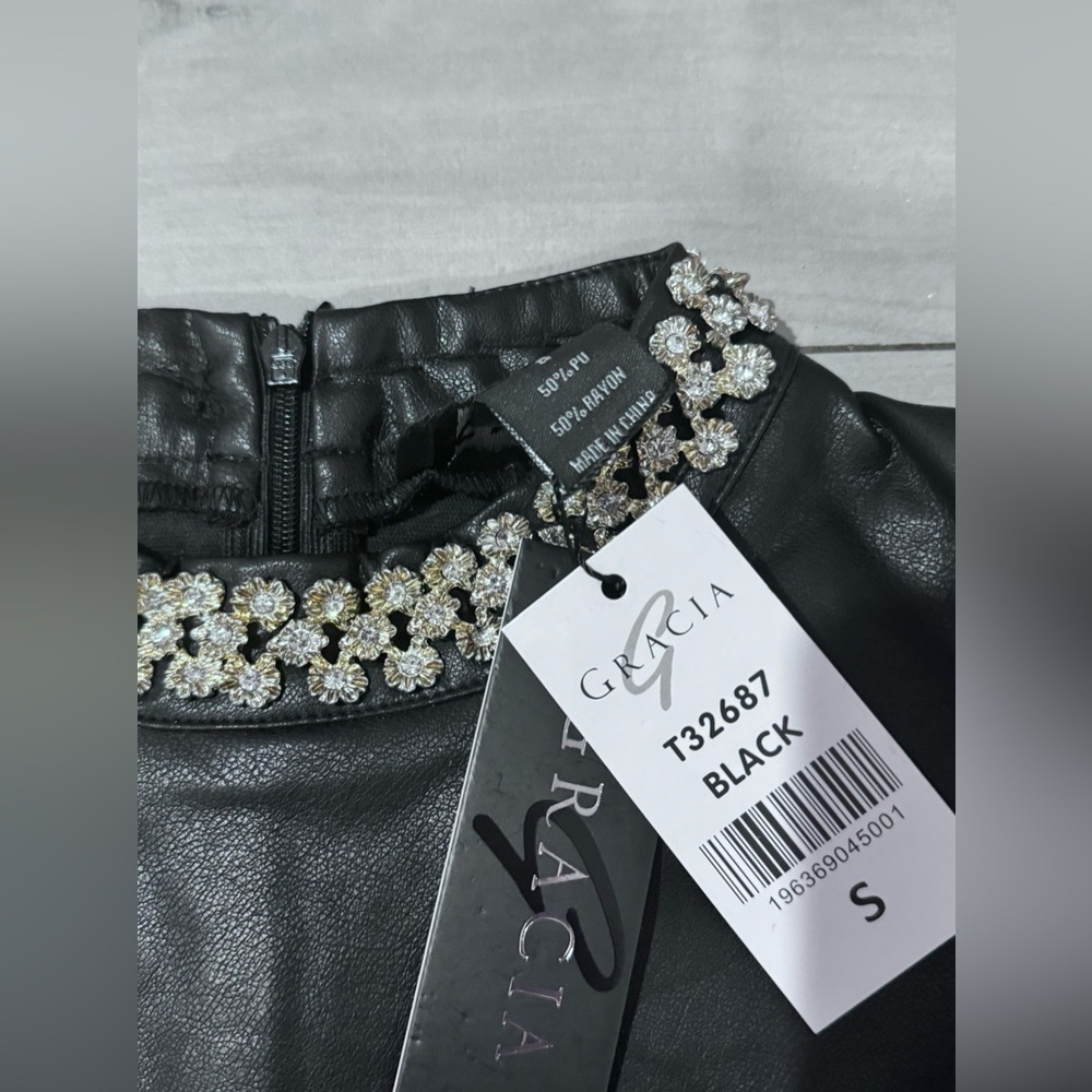 NWT Gracia Ruffle Sleeve Faux Leather Top - Picture 2 of 5
